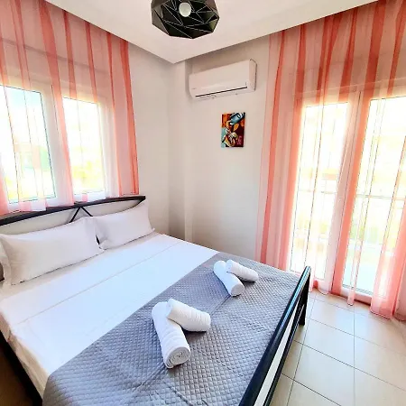 Apartment De Lux N1 30m From Sea